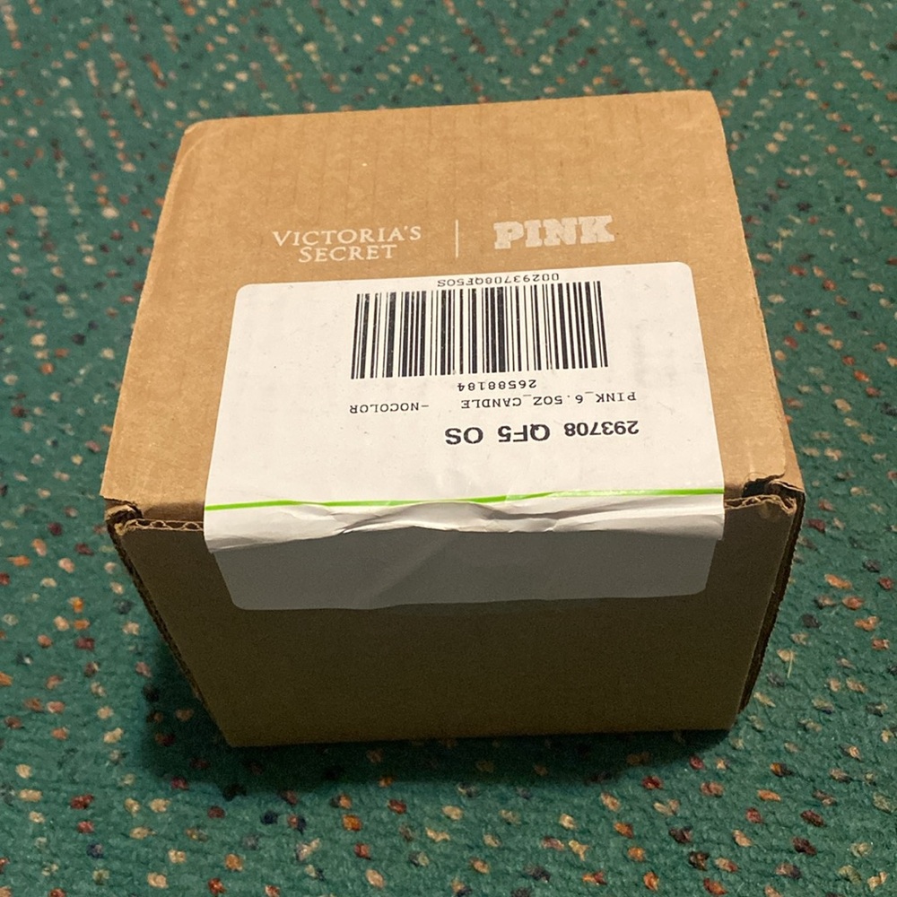 NWT Fresh & Clean Candle from Victoria’s Secret PINK. In box. 2 avail, 1 sold. - Picture 4 of 5